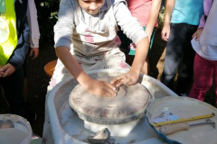 Teden otroka na PŠ Tomaj - delavnica ustvarjanja z glino
